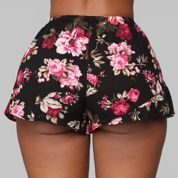 Rose Ruffle Shorts - Picture 6 of 7